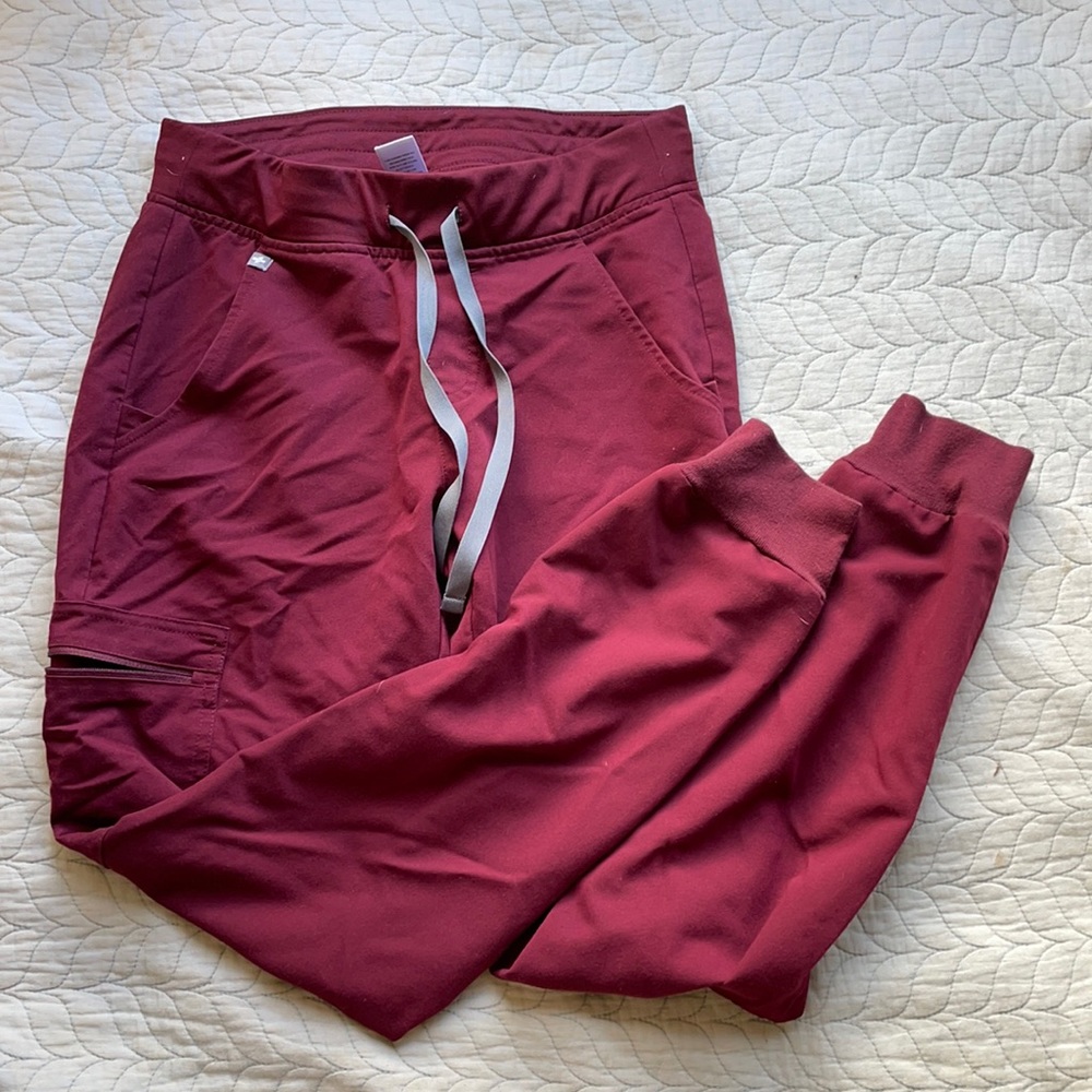 Figs burgundy Zamora joggers